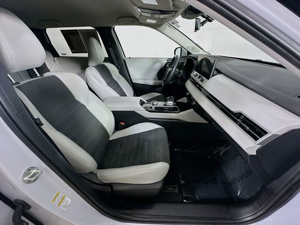 Used 2025 Mitsubishi Outlander SE FWD image 12