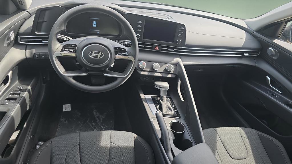 New 2026 Hyundai Elantra SE FWD image 18