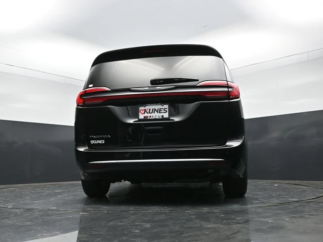 Used 2024 Chrysler Pacifica Touring-L FWD image 48