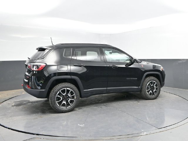 New 2026 Jeep Compass Trailhawk AWD/4WD image 2