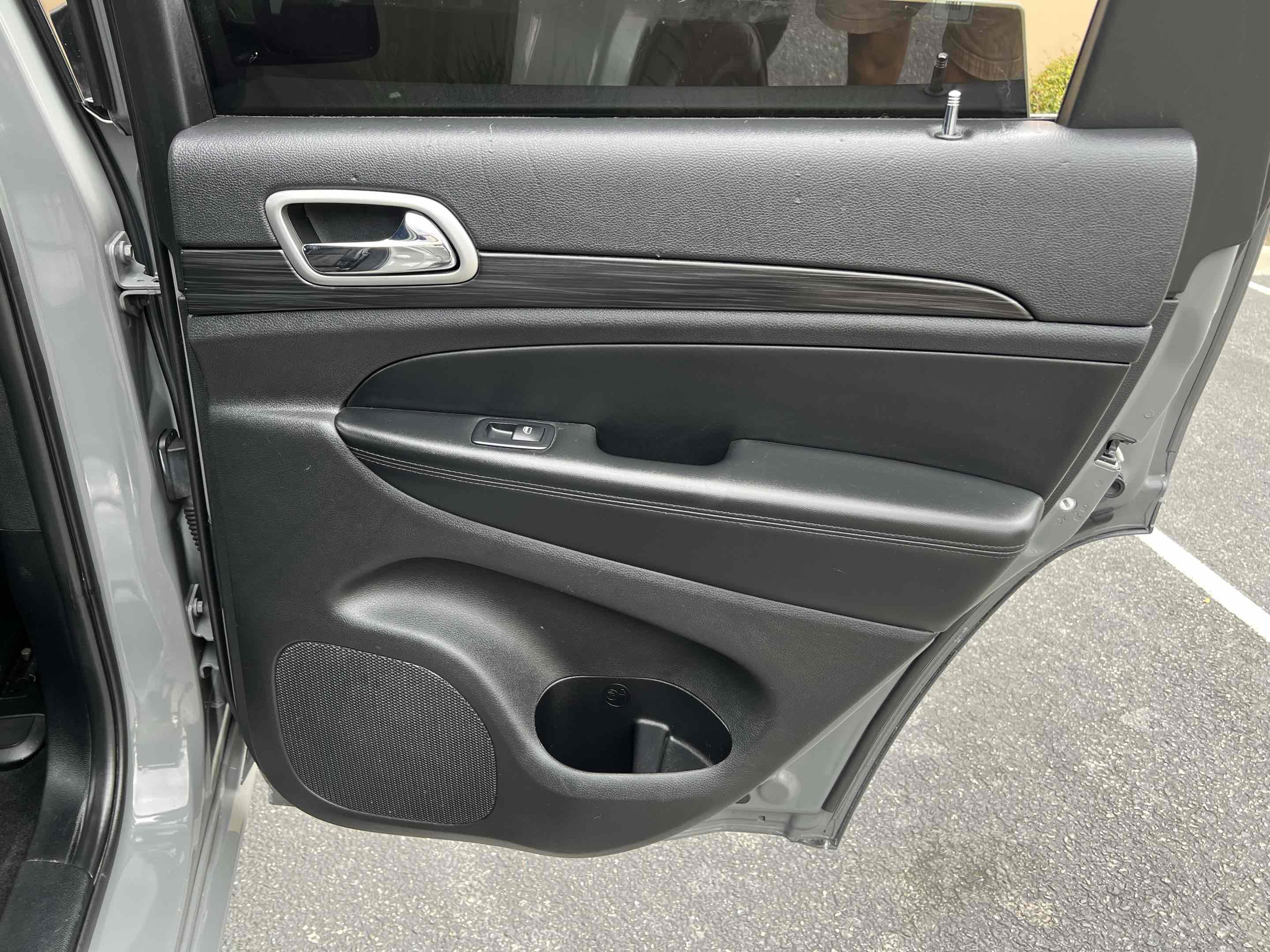 Used 2022 Jeep Grand Cherokee Laredo X RWD image 39