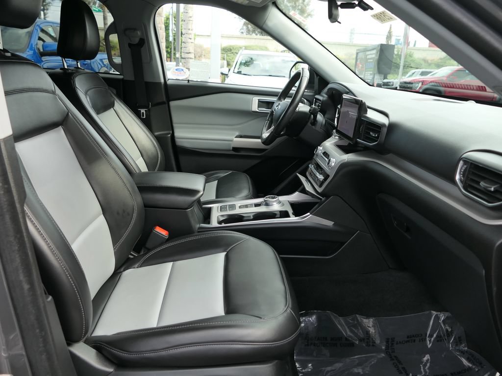 Used 2023 Ford Explorer XLT w/ Equipment Group 202A RWD image 29