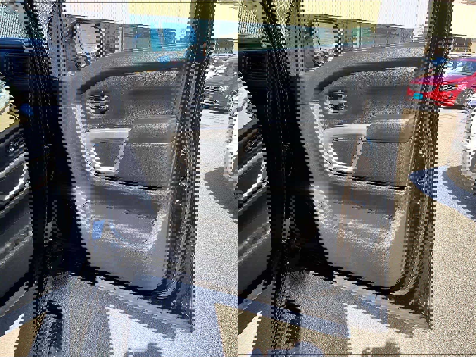 Certified 2023 Nissan Titan SV w/ SV Convenience Package image 11