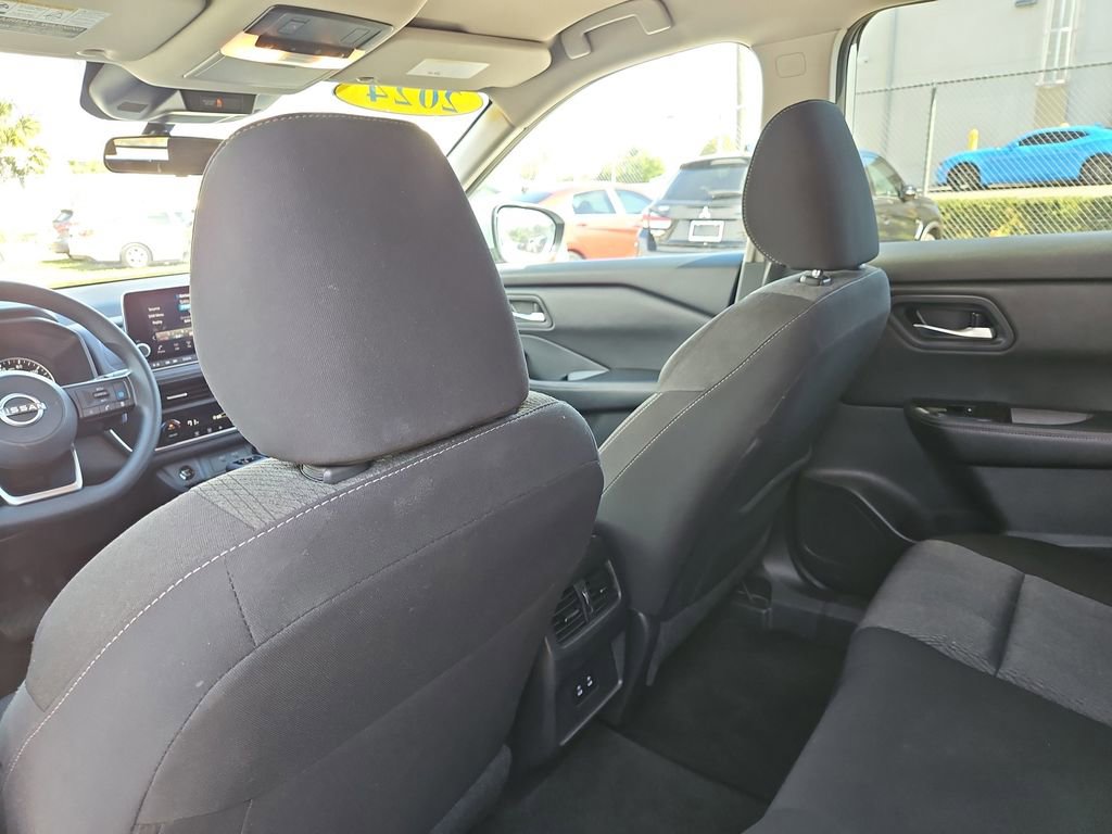 Used 2024 Nissan Rogue SV image 13