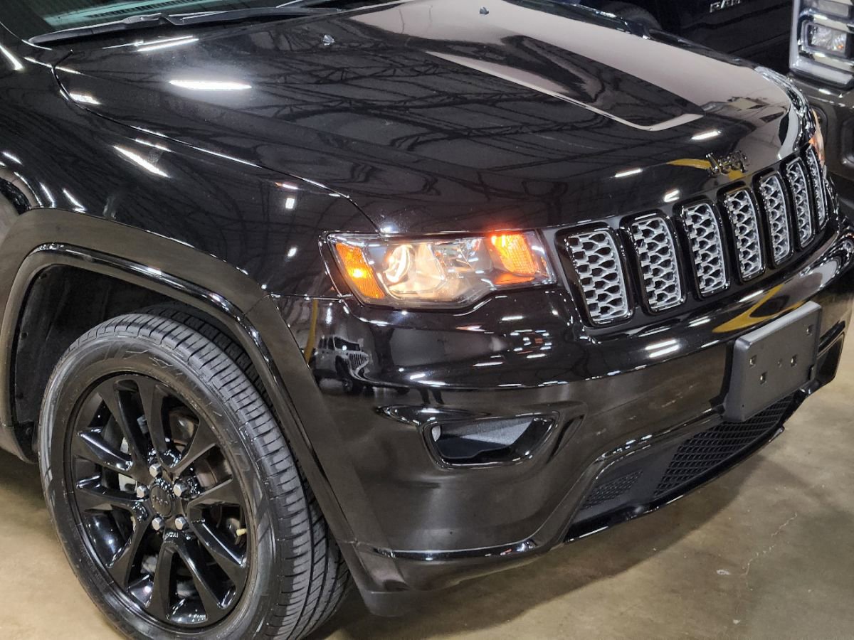 Used 2020 Jeep Grand Cherokee Altitude AWD/4WD image 13