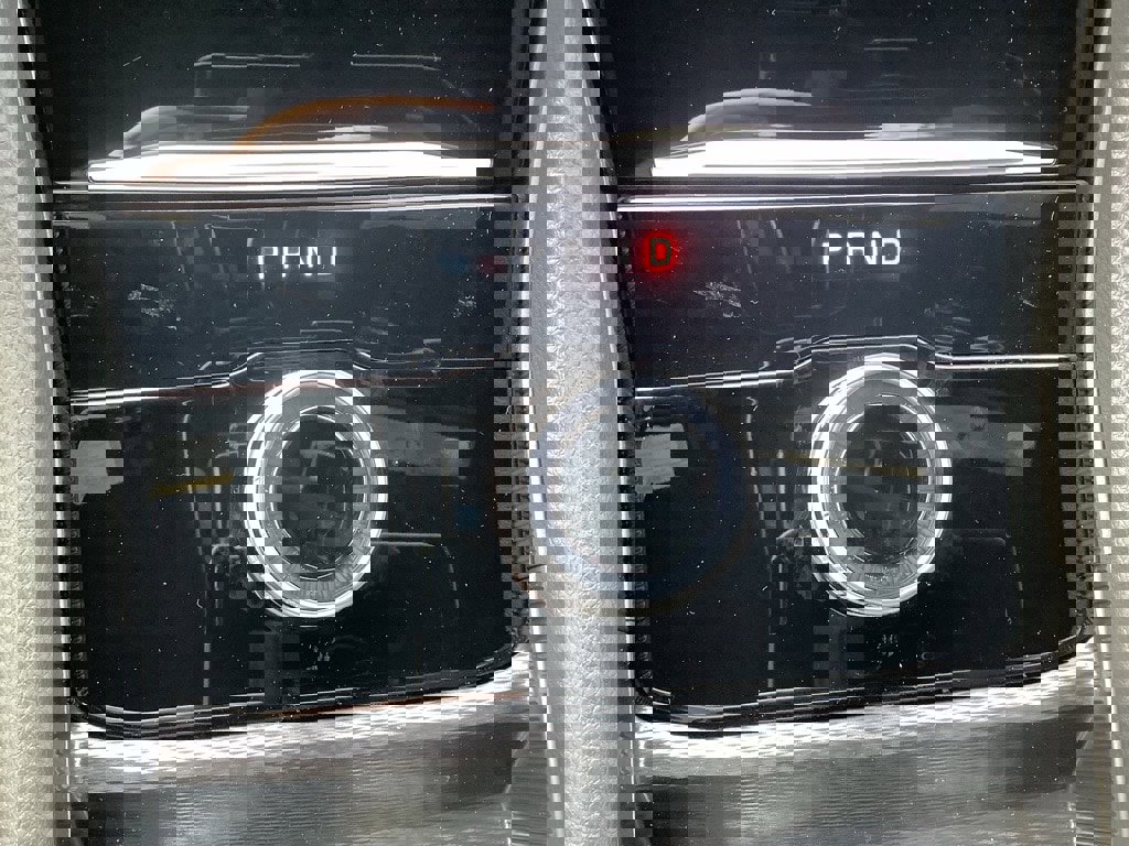 New 2025 Jeep Grand Cherokee Laredo w/ Luxury Tech Group I image 19