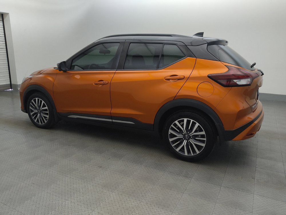 Used 2023 Nissan Kicks SR w/ SR Premium Package FWD image 3