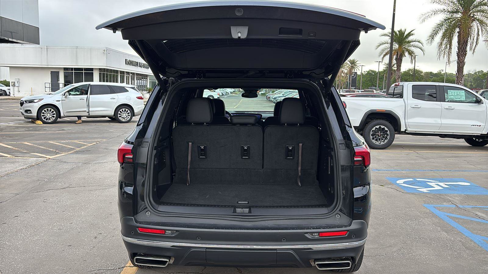 Certified 2025 Buick Enclave Preferred FWD image 18