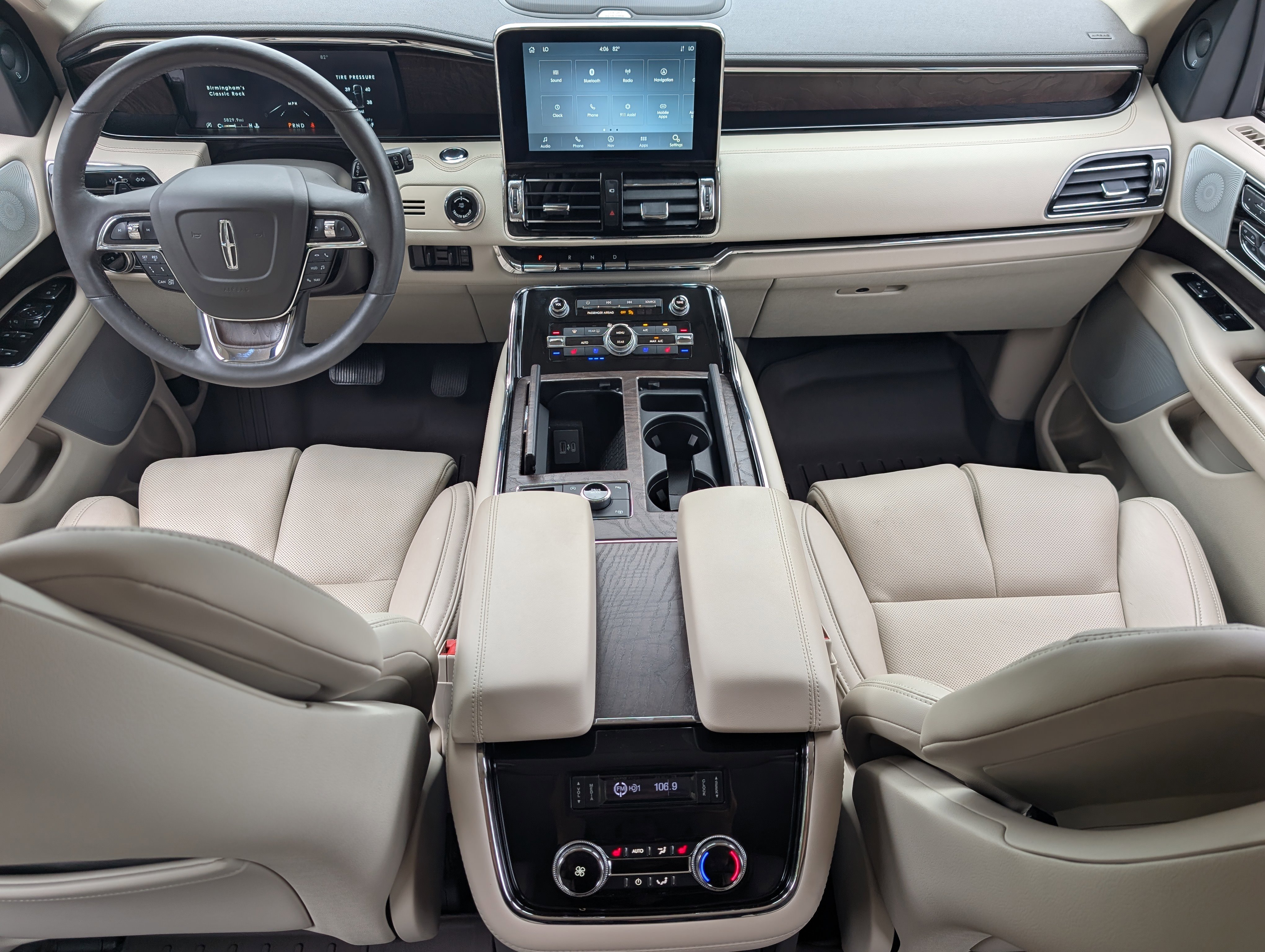 Used 2021 Lincoln Navigator Reserve w/ Luxury Package RWD image 19