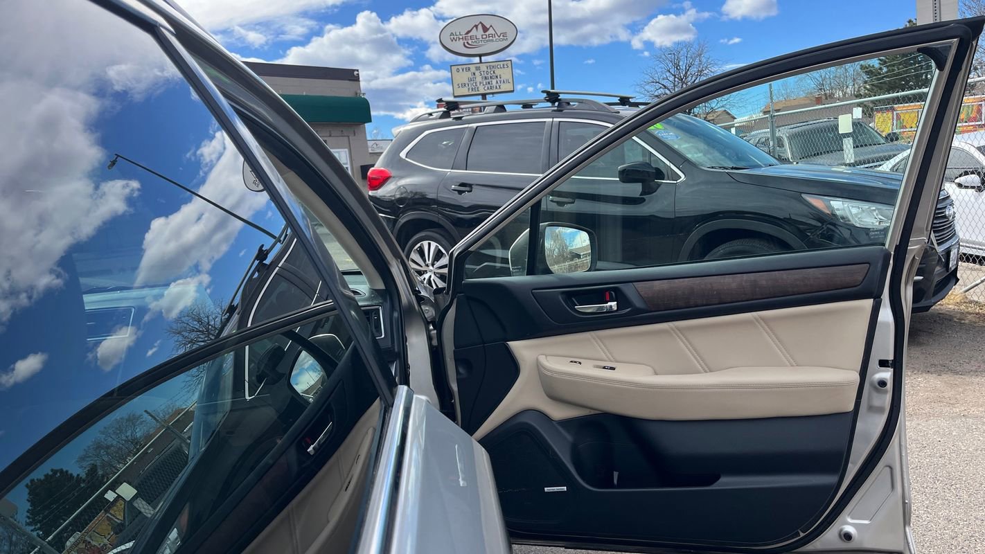 Used 2018 Subaru Outback 2.5i Limited image 11