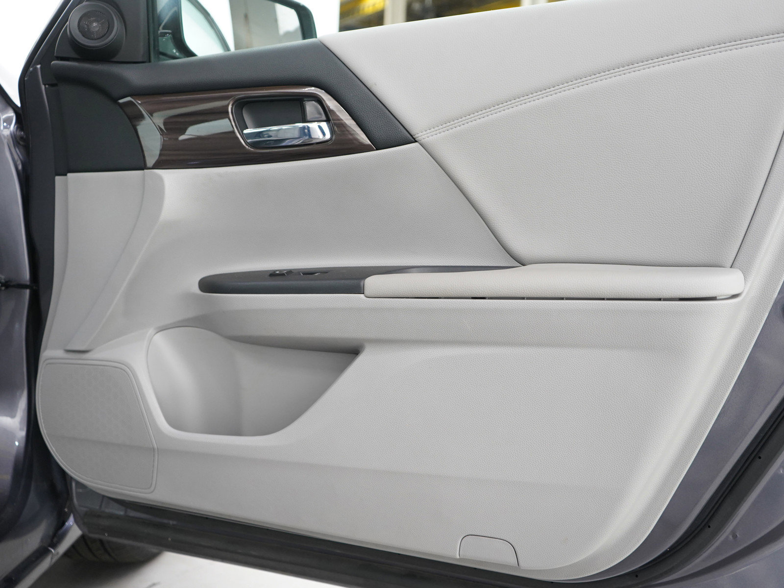 Used 2016 Honda Accord EX image 11