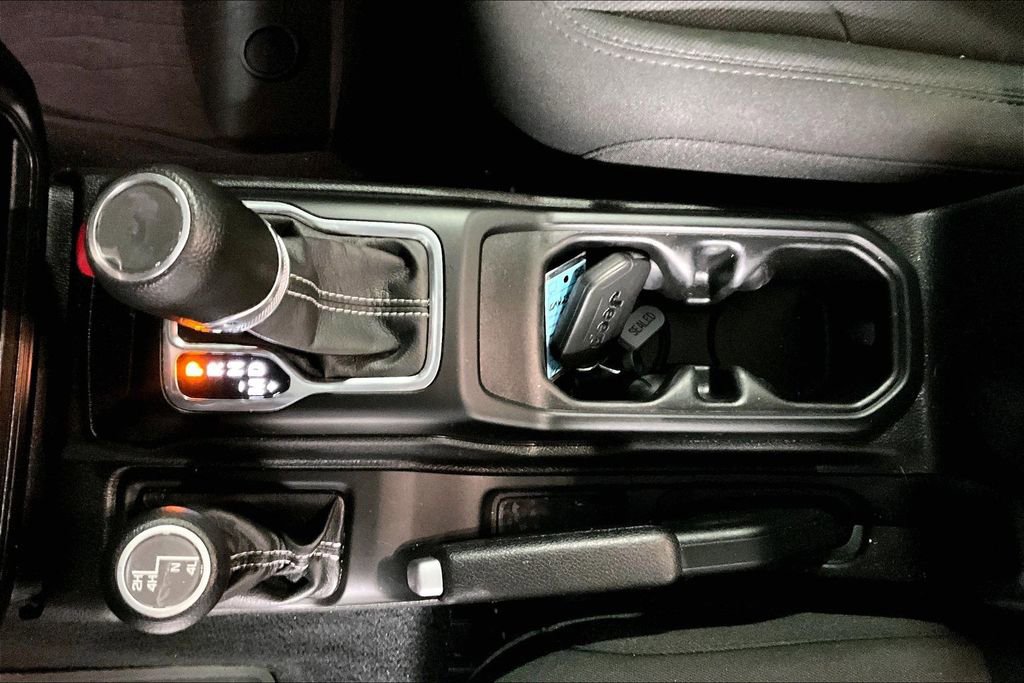 Used 2022 Jeep Wrangler Unlimited Sahara w/ Cold Weather Group image 16