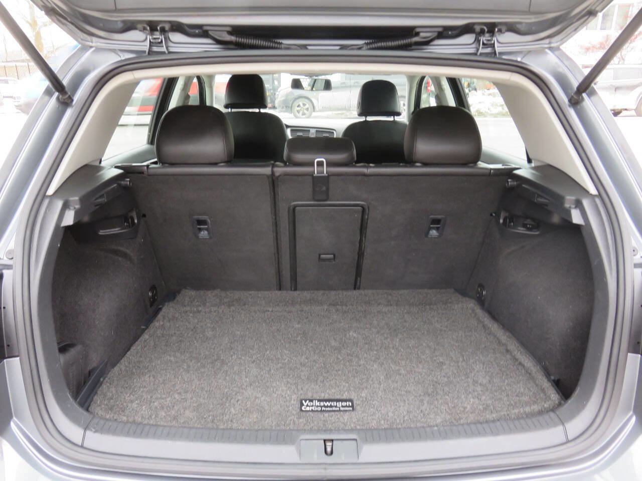 Used 2015 Volkswagen Golf S image 23