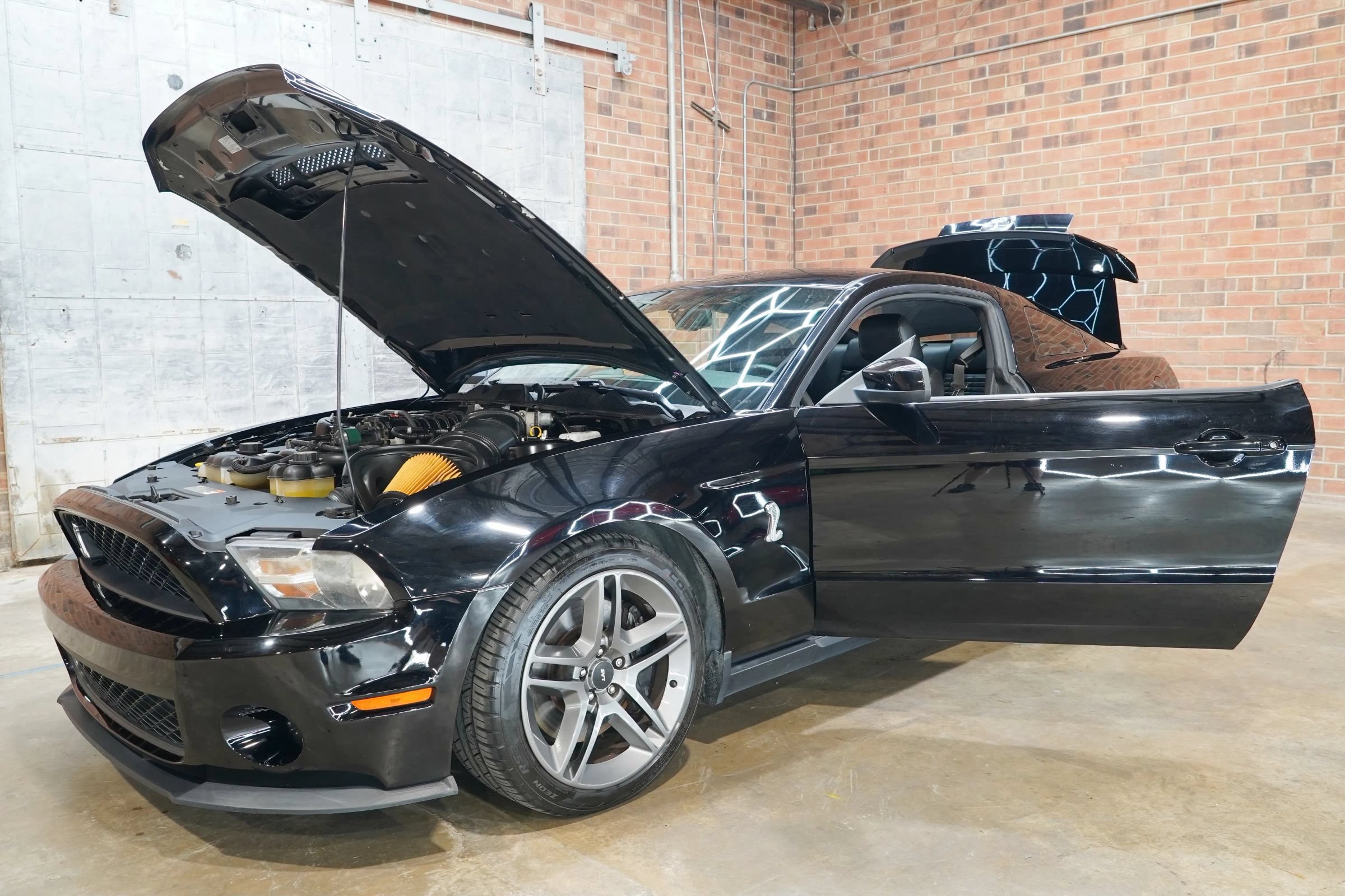 Used 2010 Ford Mustang Shelby GT500 RWD image 25
