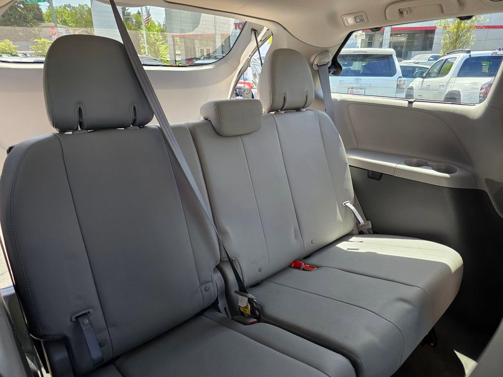 Used 2018 Toyota Sienna XLE w/ XLE Navigation Package AWD/4WD image 13