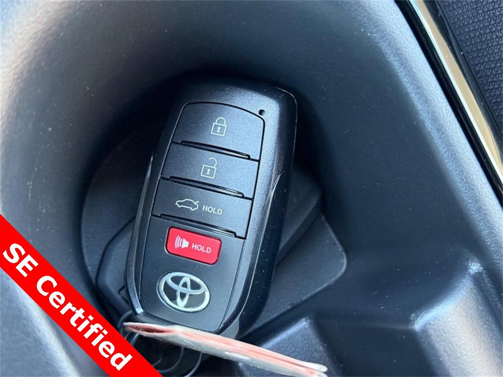Used 2025 Toyota Corolla SE image 30