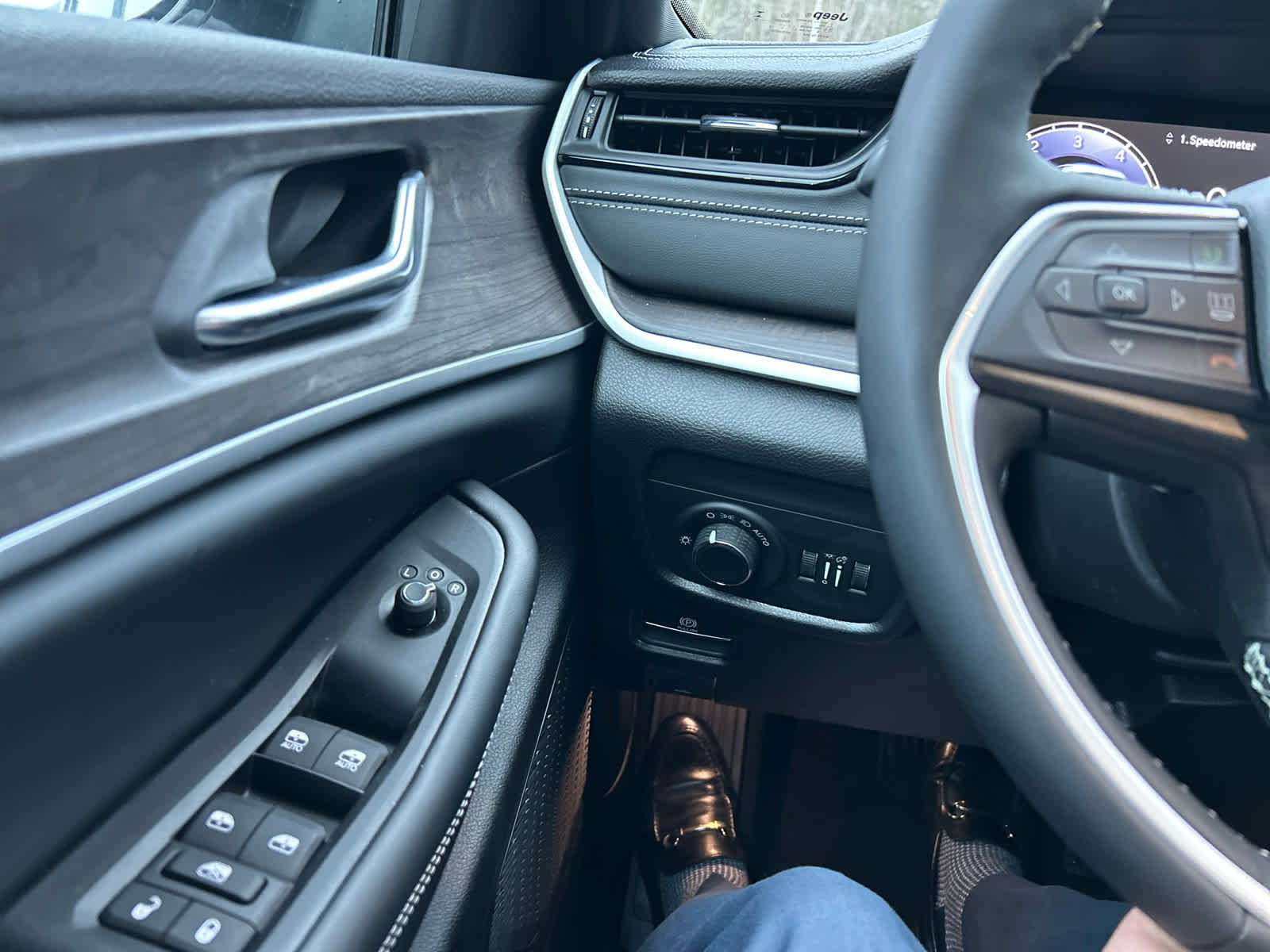 New 2026 Jeep Grand Cherokee Altitude AWD/4WD image 16