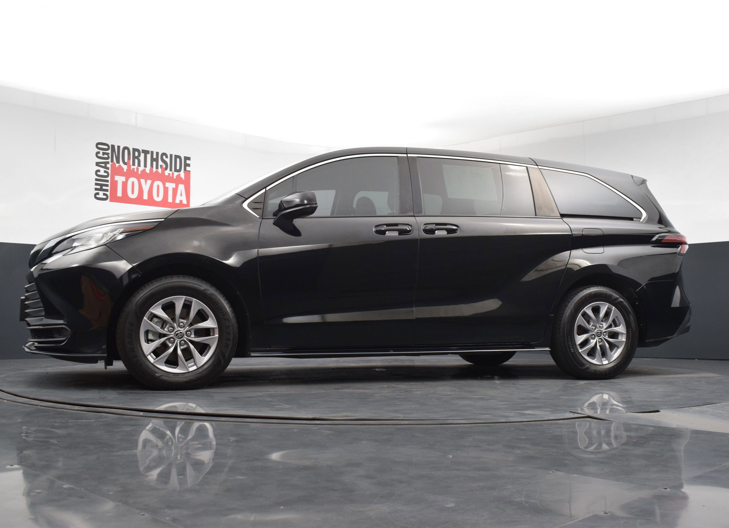 Used 2022 Toyota Sienna LE FWD image 26
