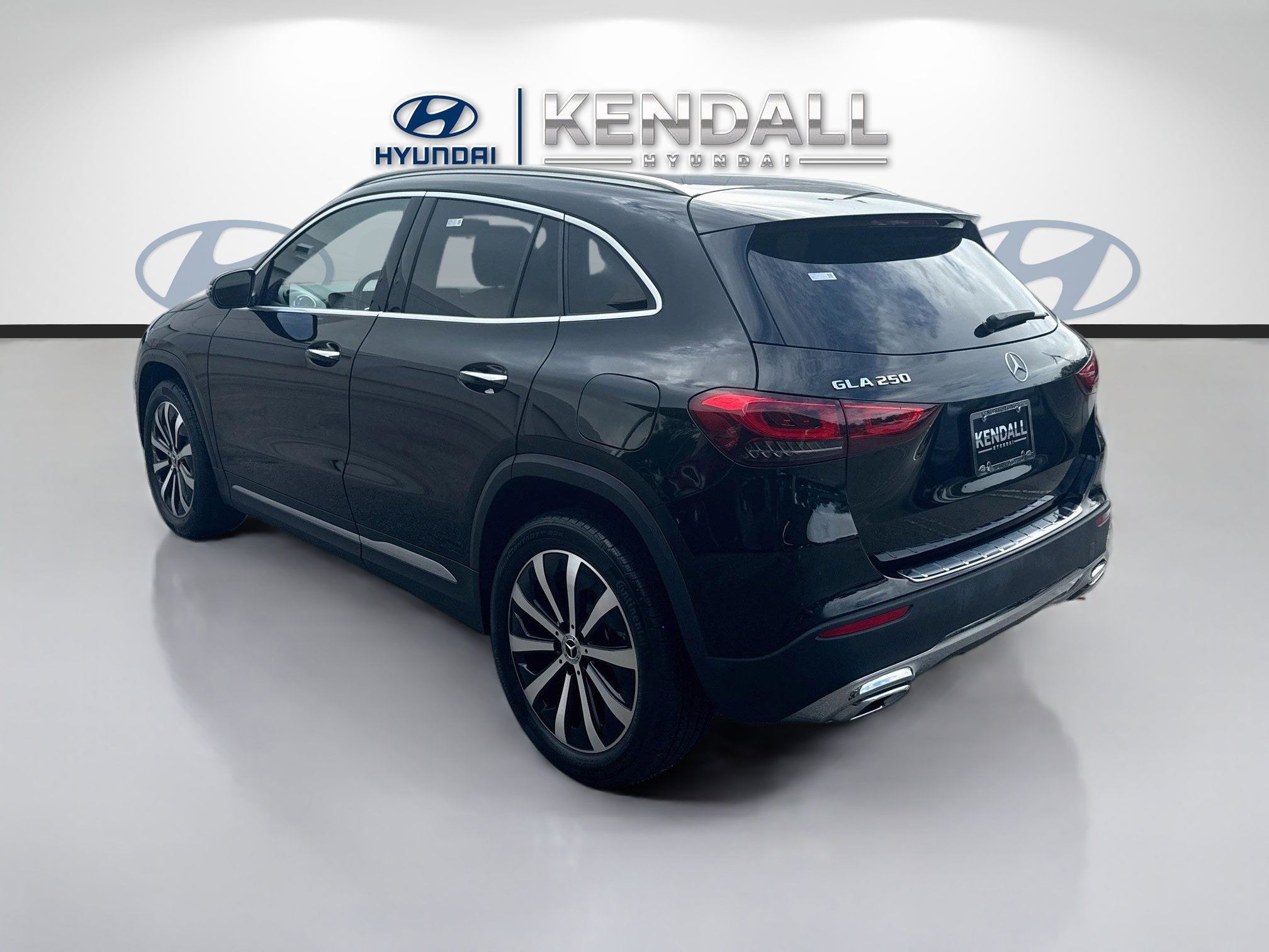 Used 2023 Mercedes-Benz GLA 250 w/ Premium Package image 4