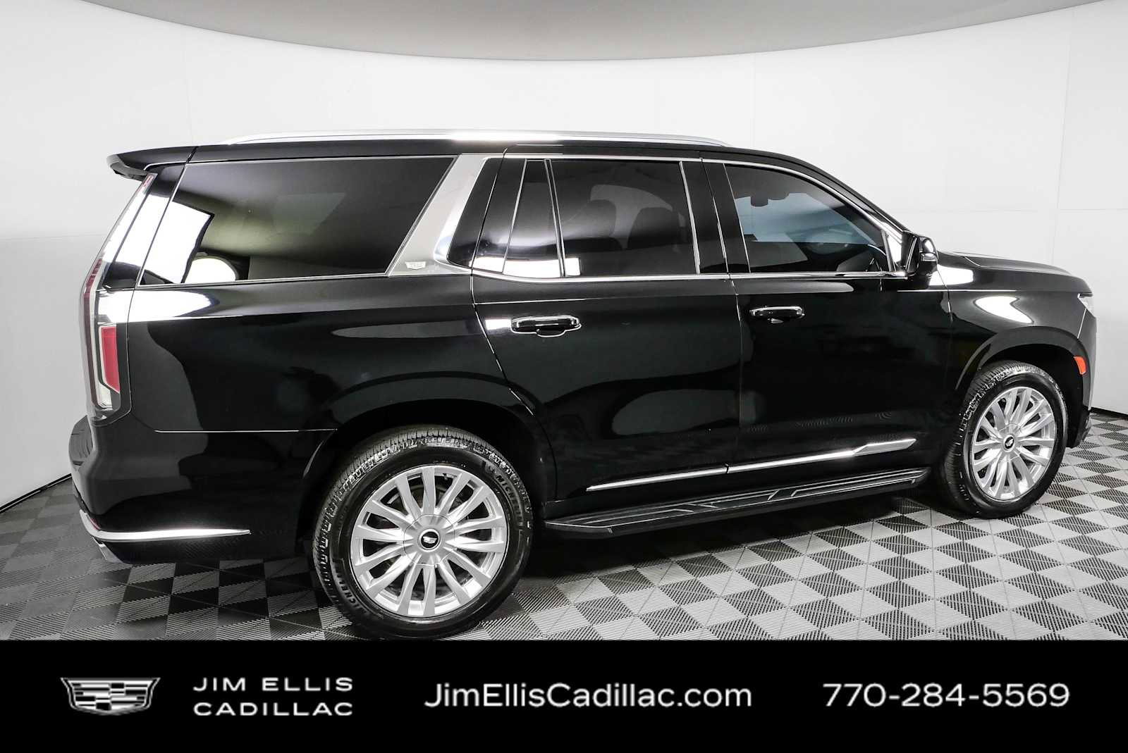 Used 2021 Cadillac Escalade Luxury RWD image 2