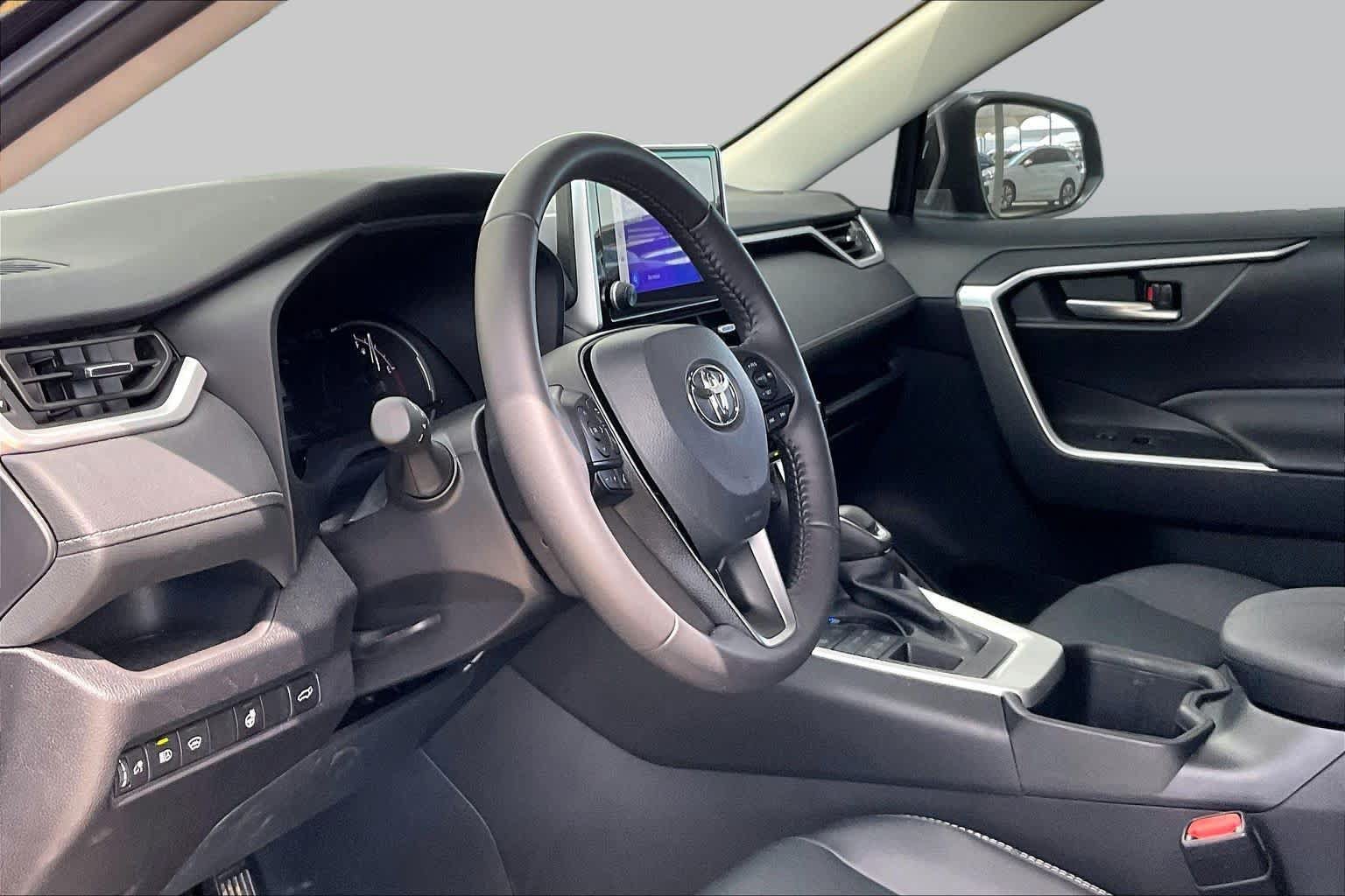 Used 2025 Toyota RAV4 XLE Premium w/ Weather Package AWD/4WD image 17