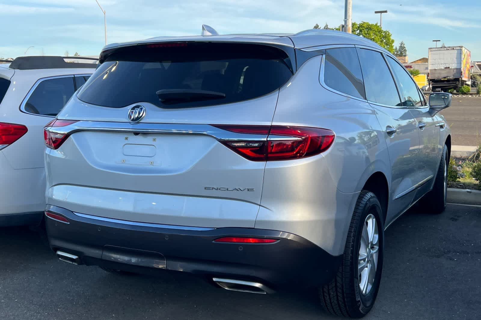 Used 2019 Buick Enclave Essence FWD image 4