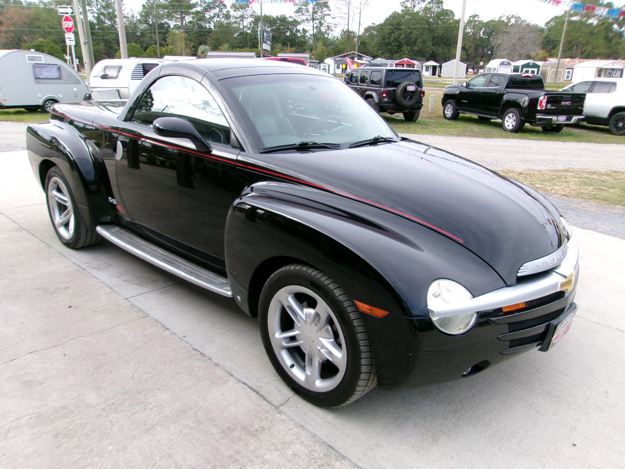 Used 2003 Chevrolet SSR w/ Preferred Equipment Group image 3