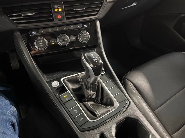 Used 2024 Volkswagen Jetta SE image 29