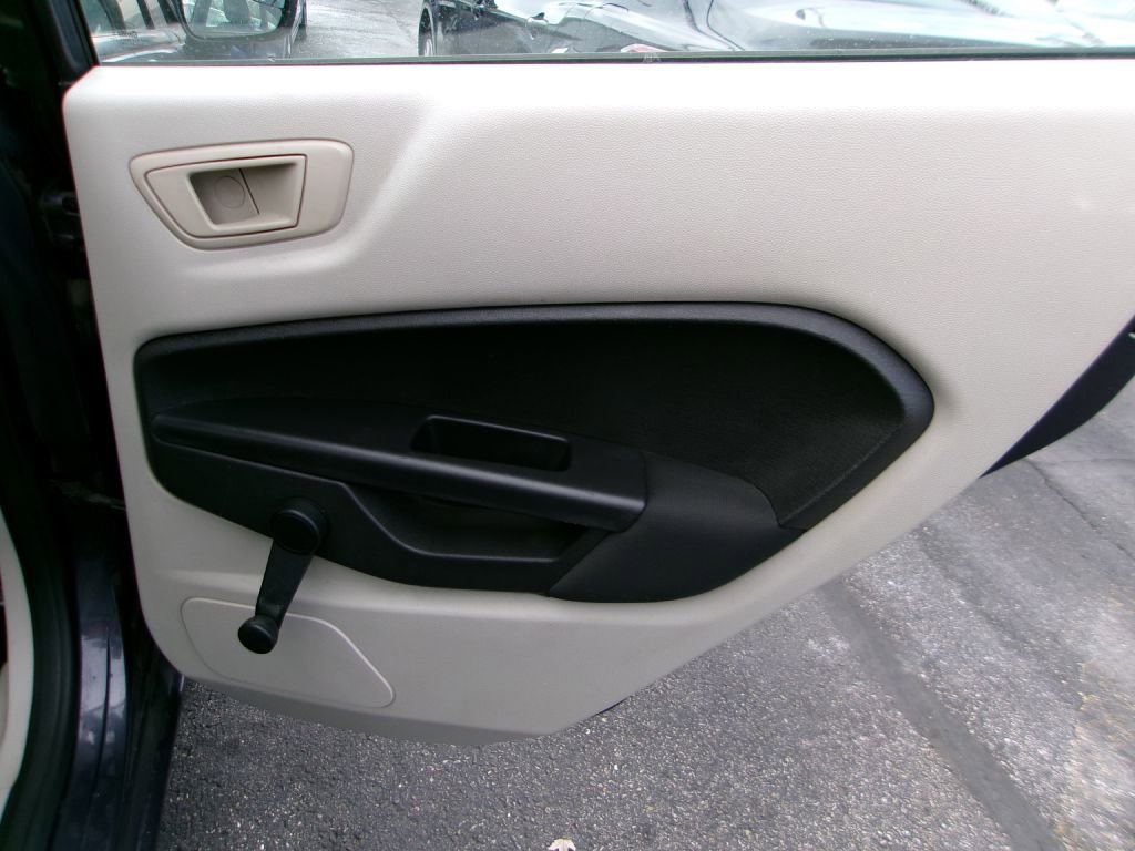 Used 2013 Ford Fiesta S image 13