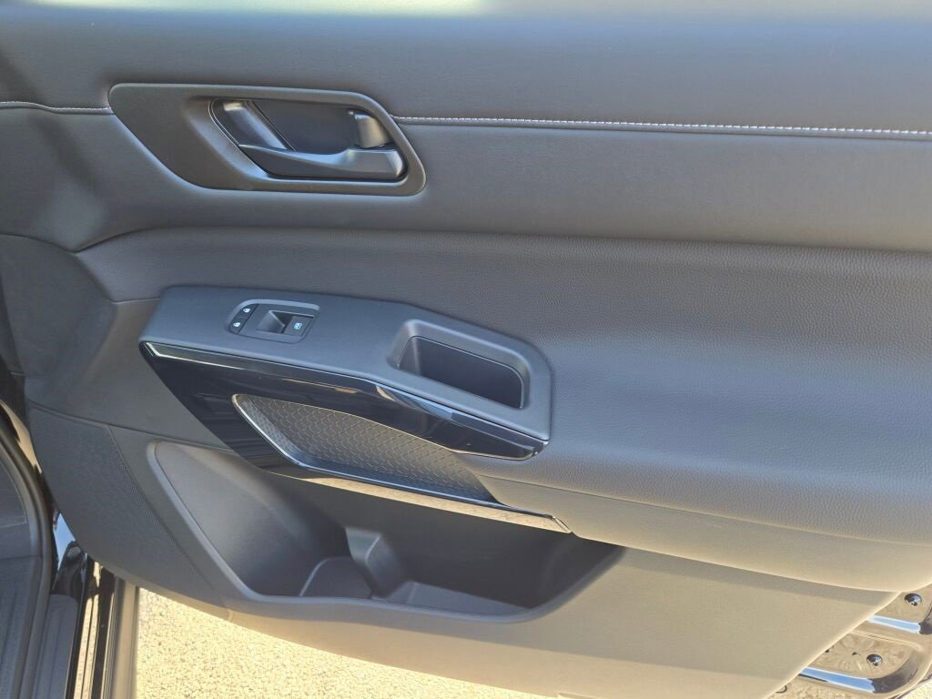New 2025 Nissan Pathfinder SV w/ Cargo Package image 7