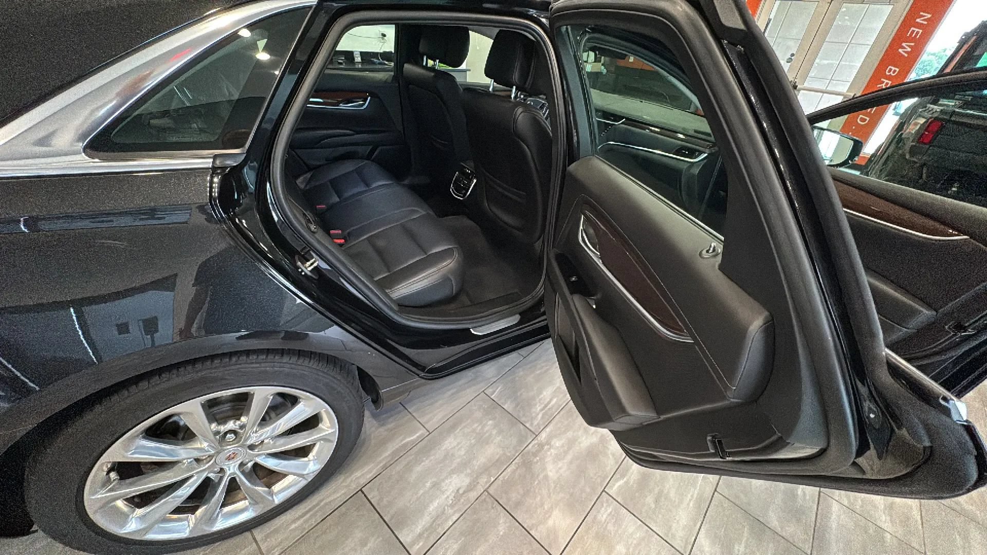 Used 2014 Cadillac XTS Luxury w/ Driver Awareness Package FWD image 18