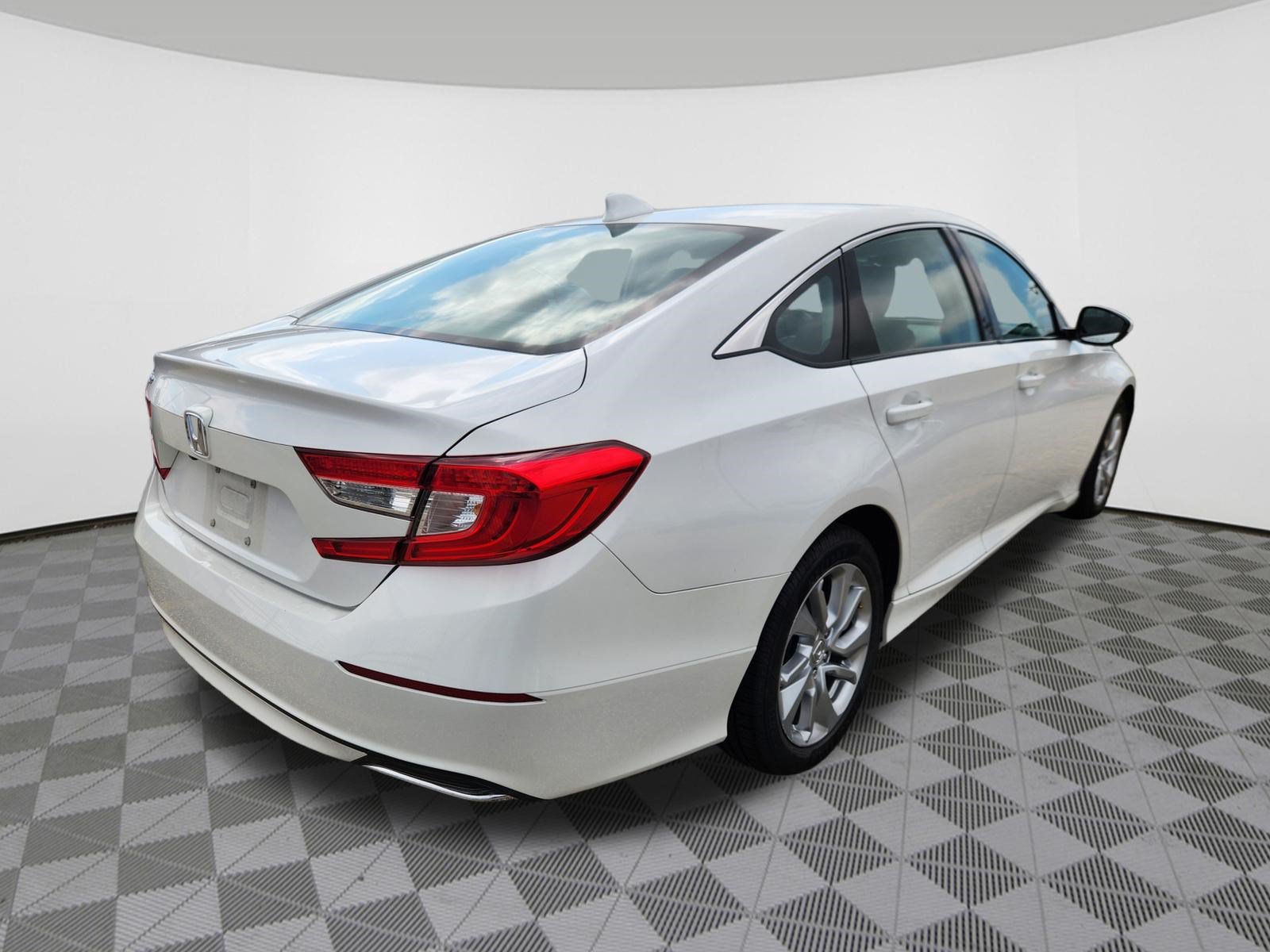 Used 2019 Honda Accord LX image 4