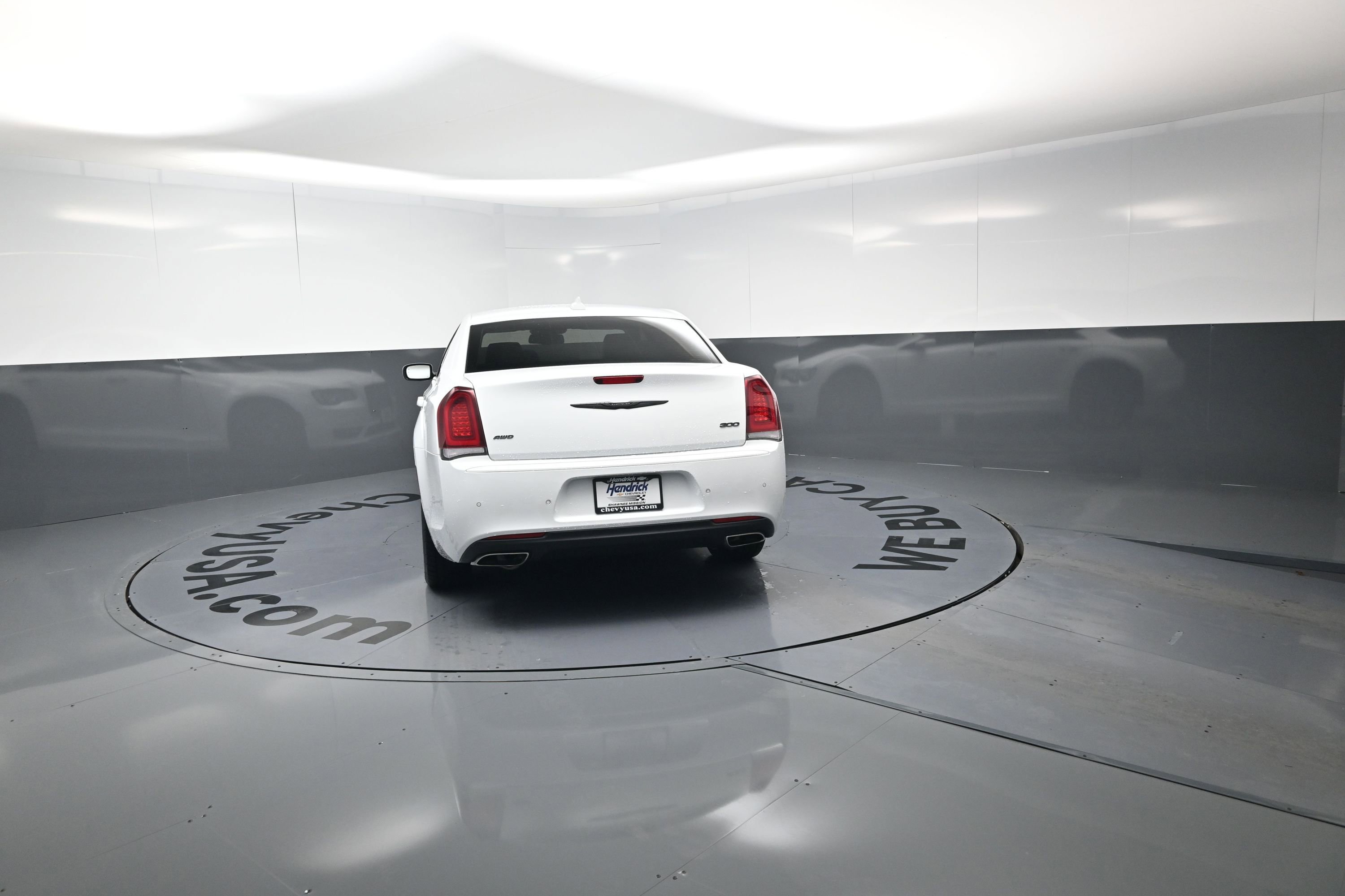 Used 2023 Chrysler 300 Touring L w/ Comfort Group image 8