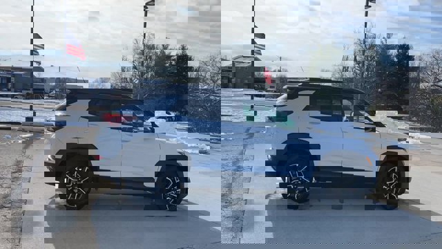 Used 2021 Chevrolet TrailBlazer ACTIV w/ Technology Package image 9