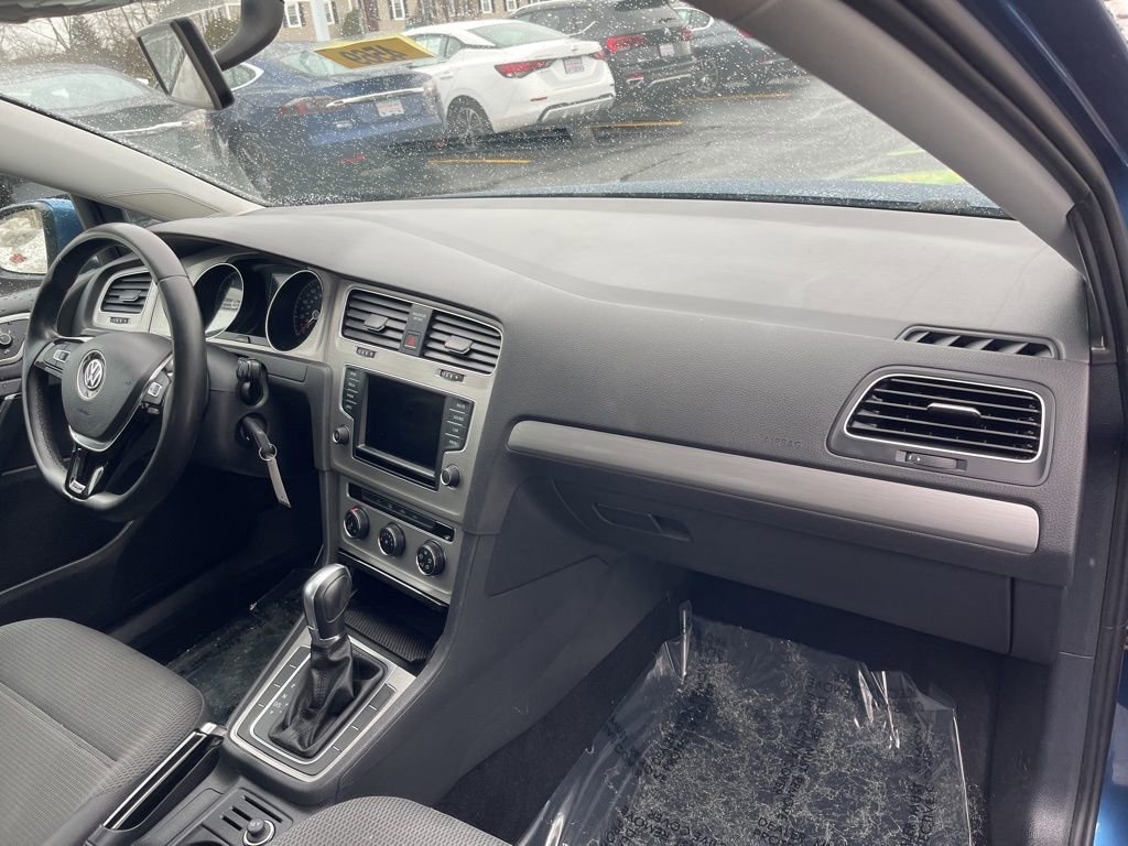 Used 2017 Volkswagen Golf S image 13