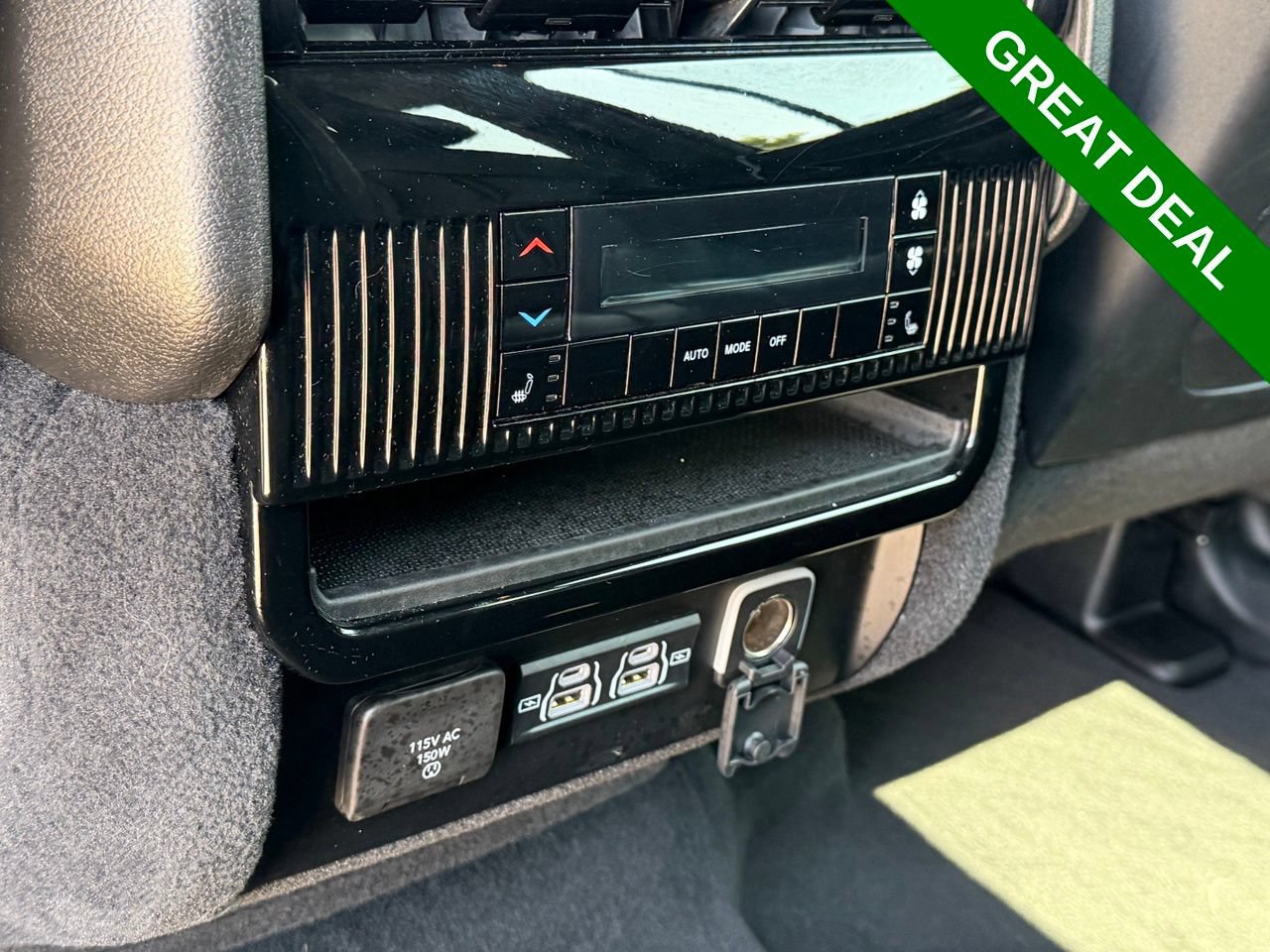 Used 2023 Jeep Wagoneer 4WD w/ Premium Group I image 38