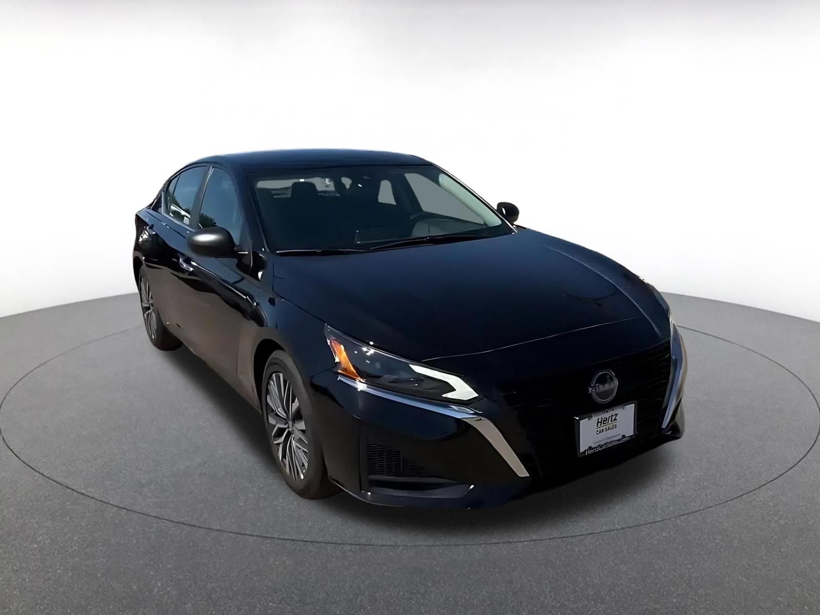 Used 2025 Nissan Altima 2.5 SV FWD image 3