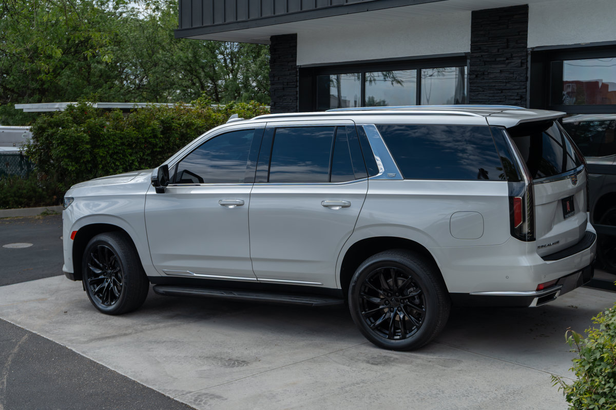 Used 2021 Cadillac Escalade Premium Luxury w/ LPO, Radiant Package AWD/4WD image 8