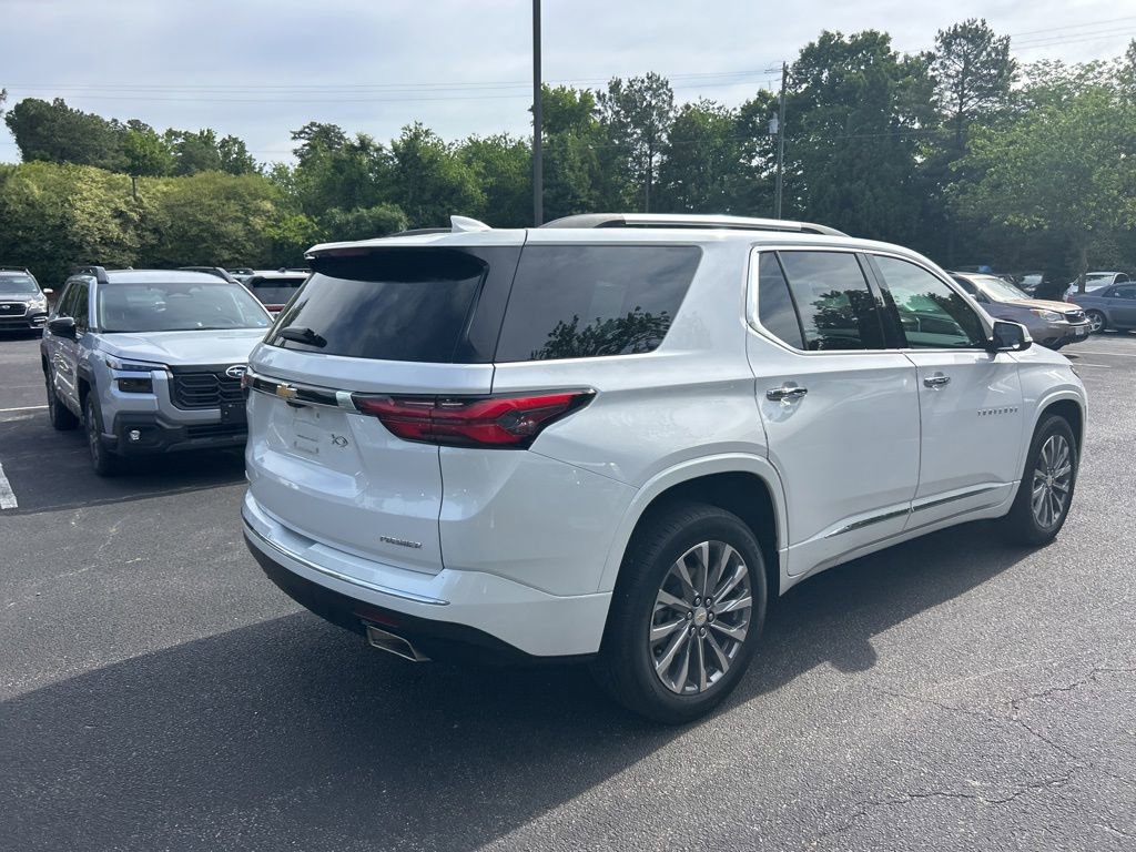 Used 2023 Chevrolet Traverse Premier FWD image 4