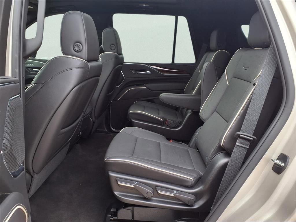 Used 2023 Cadillac Escalade Premium Luxury image 13