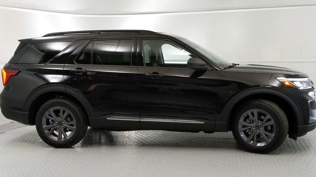 New 2025 Ford Explorer Active w/ Active Comfort Package image 2