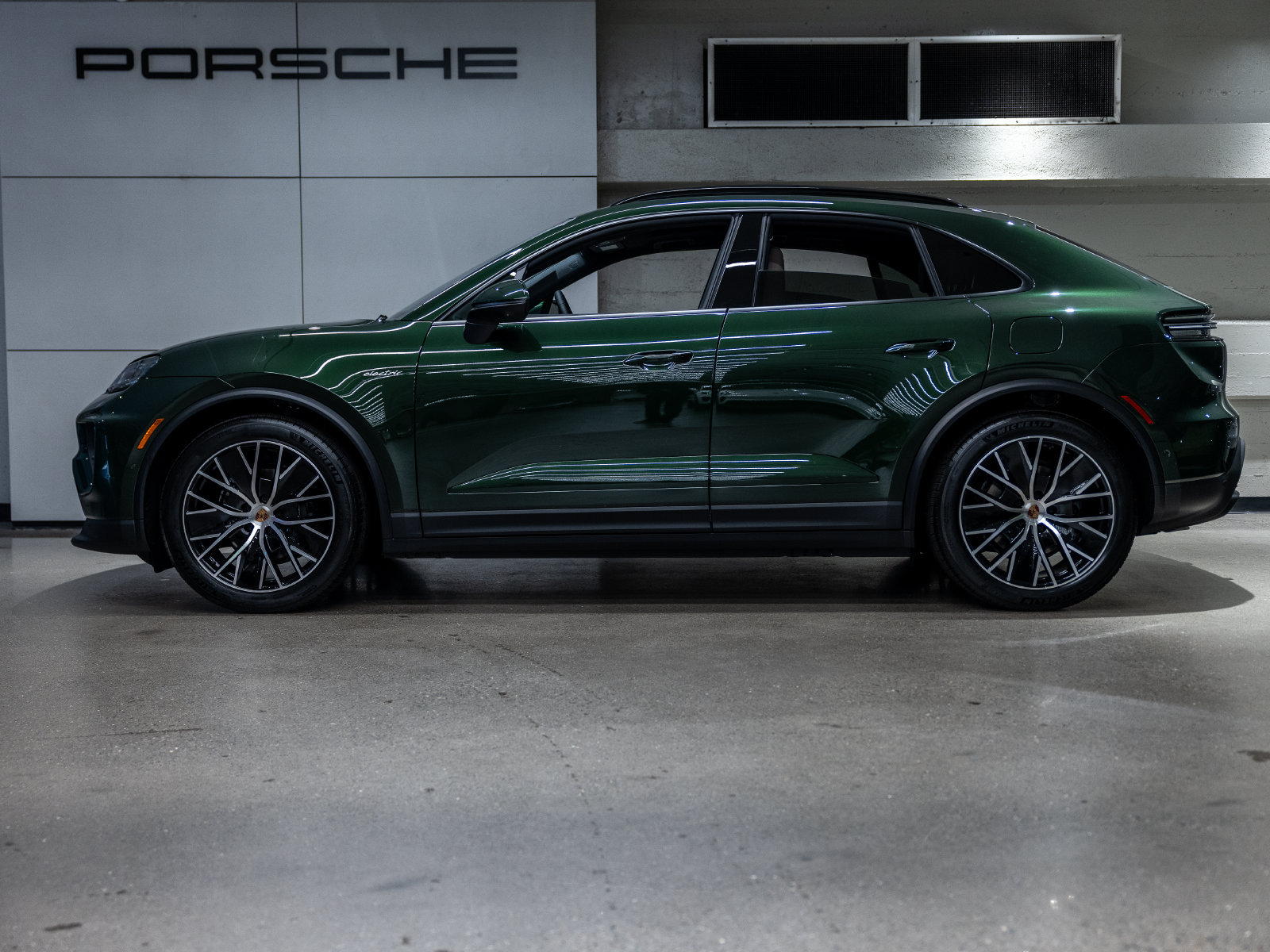 New 2026 Porsche Macan 4 Electric AWD/4WD image 2