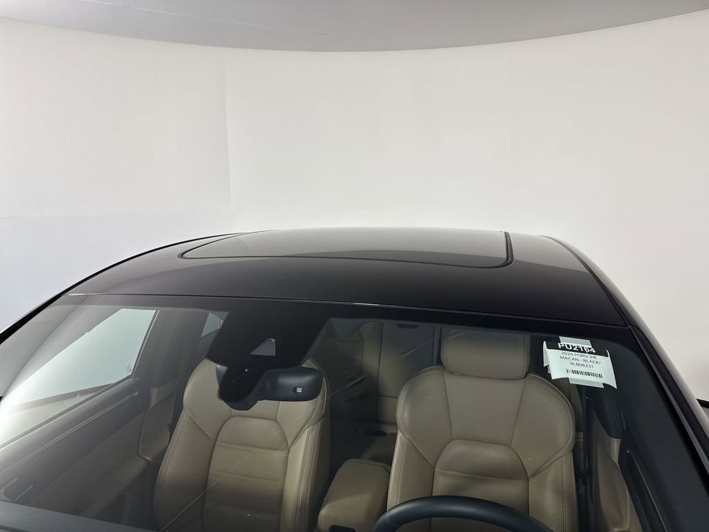 Certified 2024 Porsche Macan image 17