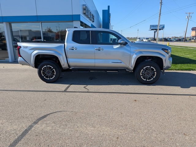 Used 2025 Toyota Tacoma TRD Sport image 3