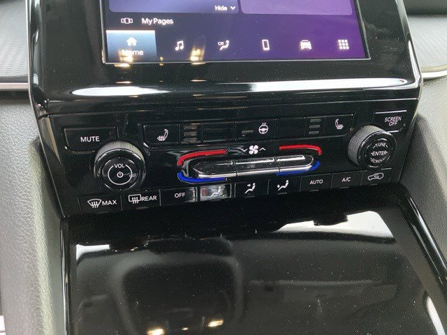 Certified 2023 Jeep Grand Cherokee Laredo w/ Luxury Tech Group I image 19