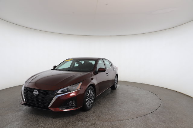 Used 2023 Nissan Altima 2.5 SV