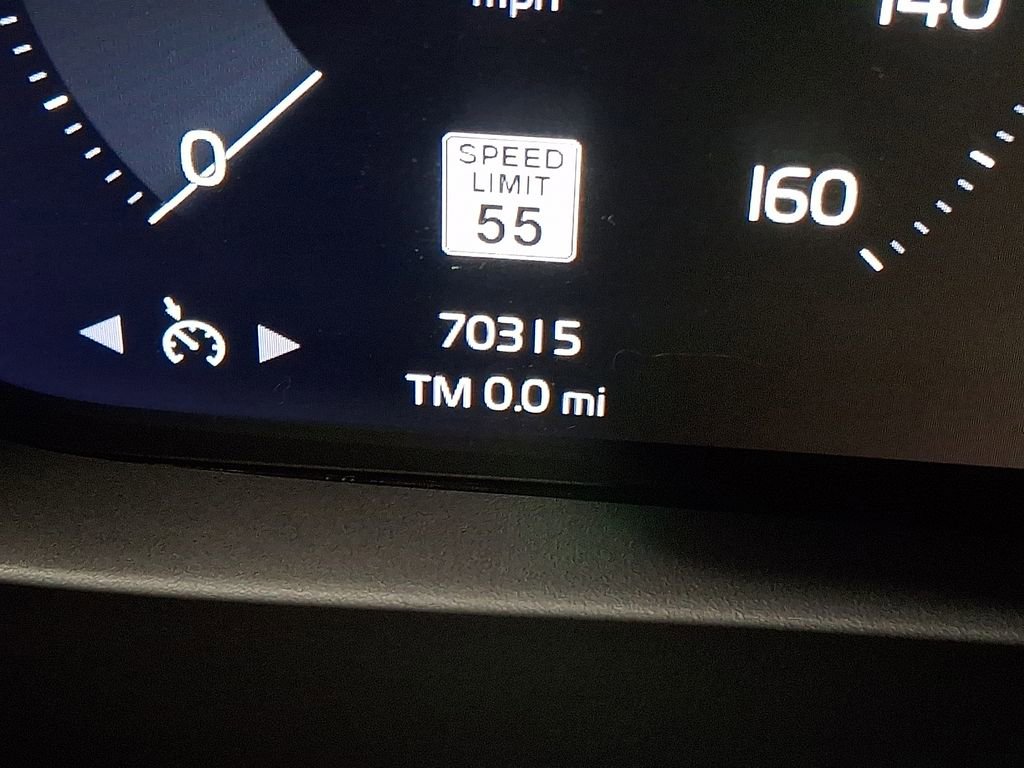 Used 2021 Volvo XC40 T5 R-Design w/ Climate Package AWD/4WD image 16