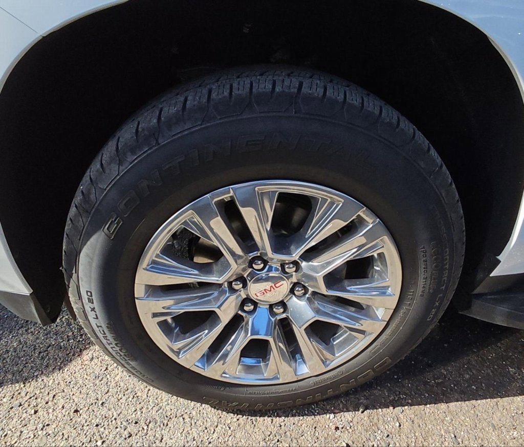 Certified 2025 GMC Yukon Denali image 5