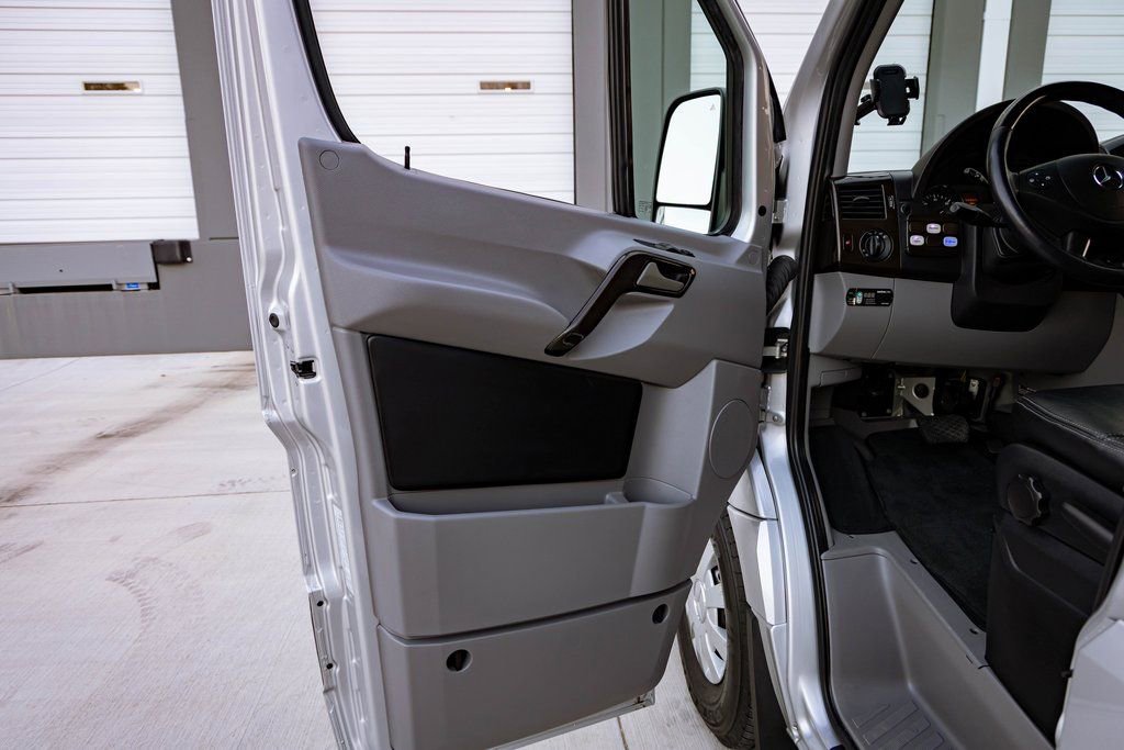 Used 2015 Mercedes-Benz Sprinter 2500 image 14