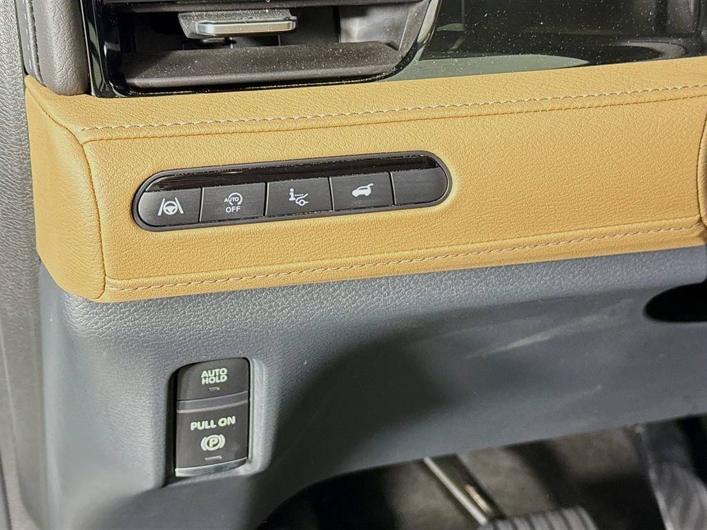 Used 2025 INFINITI QX80 Luxe w/ Exterior Package AWD/4WD image 11